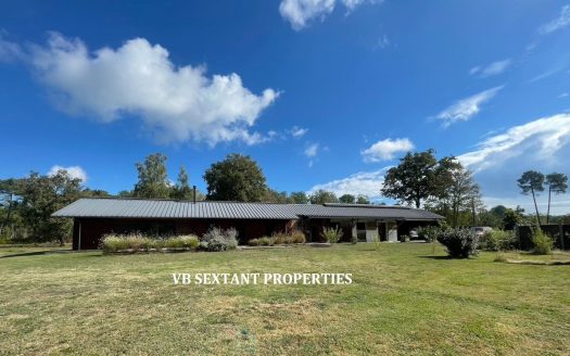 Bazas: charming 3-hectare property featuring a bright, energy-efficient home set in the heart of nature.