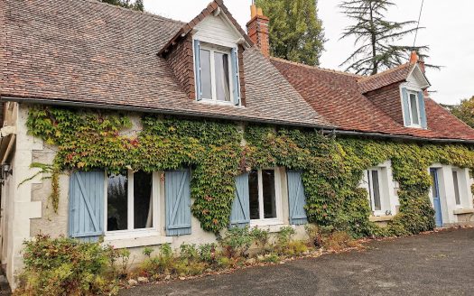 Beautiful renovated longere on large enclosed garden