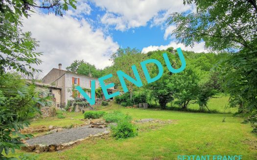 DETACHED 4-BED COUNTRY HOUSE WITH ADJOINING BARN AND LAND