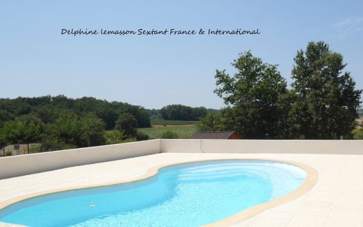 Villa with swimming pool