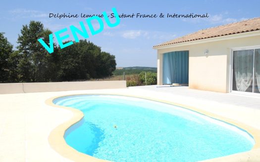 Villa with swimming pool