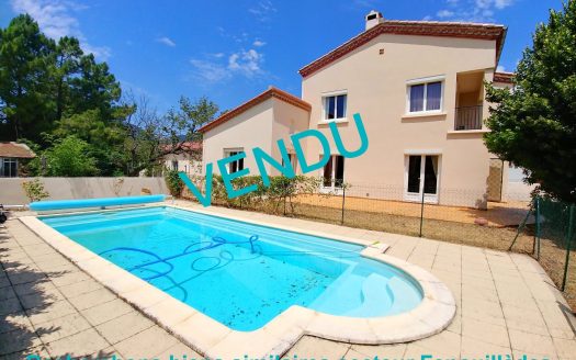 DETACHED 4-BED HOUSE WITH POOL, LARGE GARDEN AND OUTBUILDING