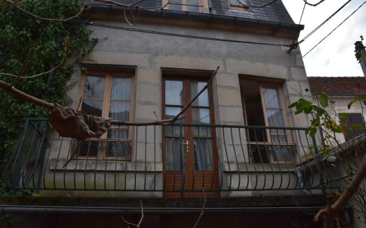 House to renovate in the city center