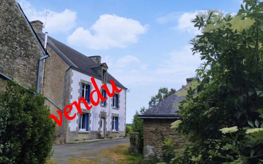 Attractive house and farm buildings to renovate