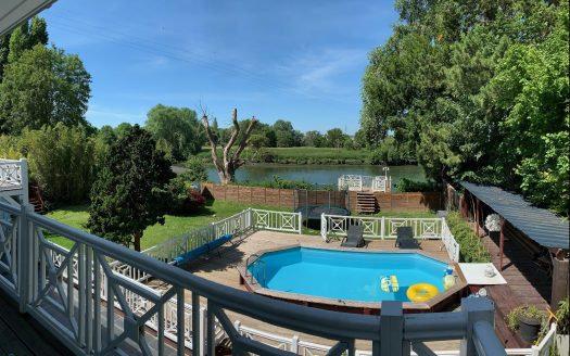 Beautiful house 240 sqm 5 bedrooms along the Seine