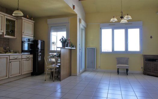 Duplex apartment lake view with closed garage