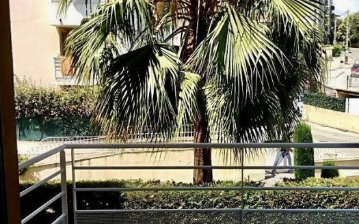 Large studio of 31 sqm, bright with terrace of 7.50 sqm