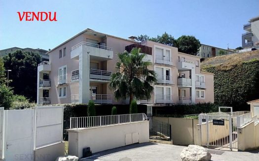 Large studio of 31 sqm, bright with terrace of 7.50 sqm