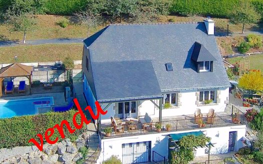 4 bedroomed property, with garden flat and heated pool