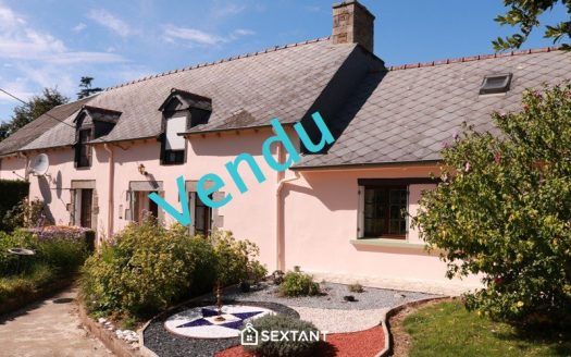 MORBIHAN Ménéac: Lovely detached 3 bed farmhouse set in 1 acre of grounds
