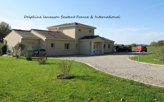 193sqm Contemporary villa in a tranquil setting with wonderful views