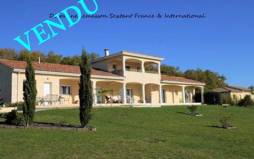 193sqm Contemporary villa in a tranquil setting with wonderful views