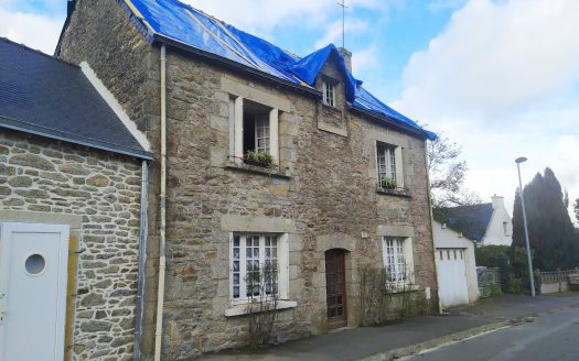 Building plot in a village and house to renovate