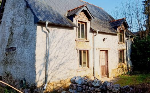COTES D'ARMOR Plumieux : 2 bed country cottage with 1 acre of land