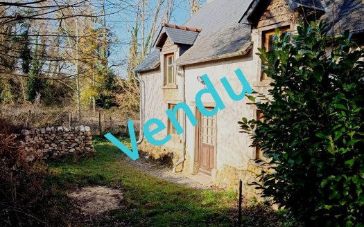 COTES D'ARMOR Plumieux : 2 bed country cottage with 1 acre of land