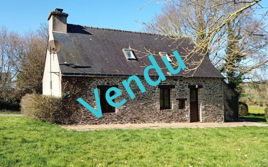 MORBIHAN Bréhan: Lovely stone country cottage with 1/2 acre of land