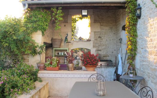 Charentaise 196 sqm with garden, swimming pool and outbuildings