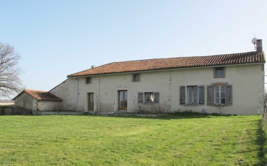 Old renovated farmhouse 194 sqm on a plot of 14 Ha