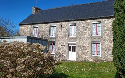 COTES D'ARMOR Gomené Stone house with 5 beds and just under 1/2 acre of land