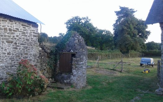 Pretty village house adjoining by a garage at the end of a dead end