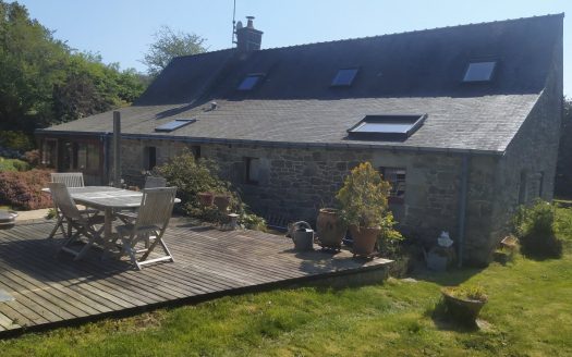 Breton longère, outbuildings, woods and land