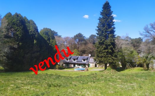 Pretty longere in the countryside with land of 8000 sqm