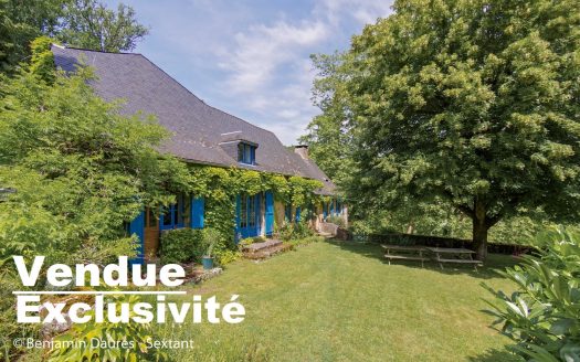 Charming house and 4 outbuildings on 2.5 hectares of land