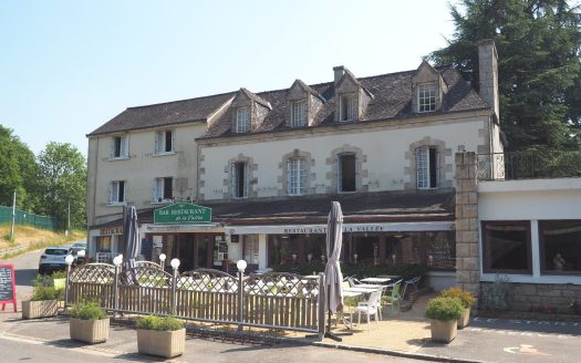 Hotel-Restaurant-Bar, 720sqm, on the banks of the Blavet river