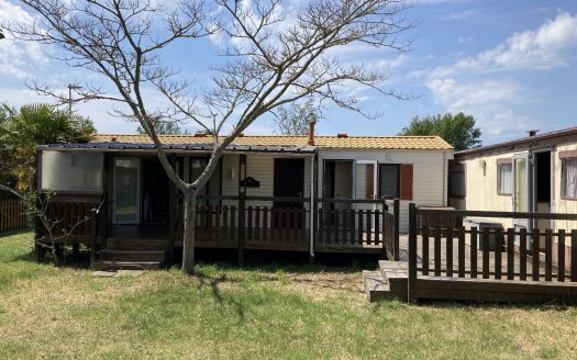 Recreation area with mobile home