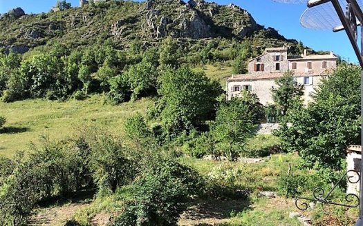 Charming village house in Briançonnet
