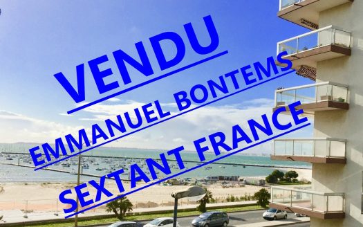 Studio and its terrace – view over the sea – 50 meters from the market