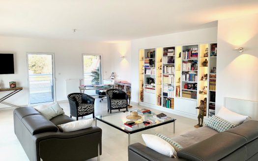 Superb T3 apartment of 127 sqm with large terrace of 66 sqm, on the 3rd and last floor of an ultra-modern Residence from 2016