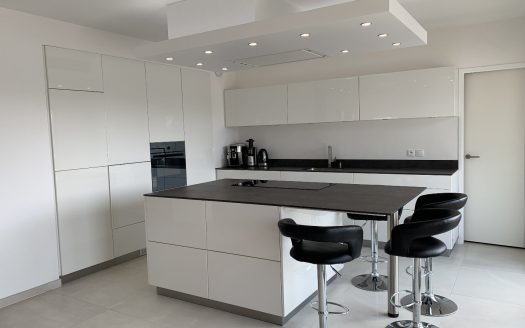 Superb T3 apartment of 127 sqm with large terrace of 66 sqm, on the 3rd and last floor of an ultra-modern Residence from 2016