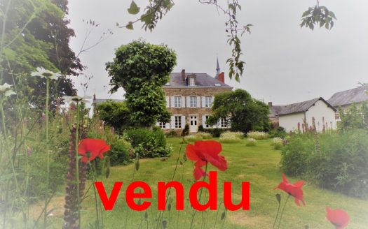 4920 sqm property entirely enclosed by stone walls and fenced hedges