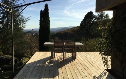Beautiful architect-designed villa with exceptional views. Chatel-Guyon sector