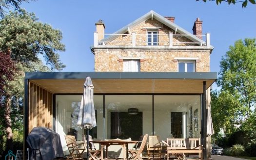 Charming house with garden in the center of Andrésy