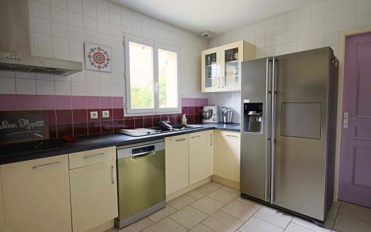 Great opportunity, detached house ideally placed