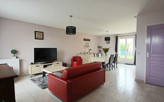Great opportunity, detached house ideally placed