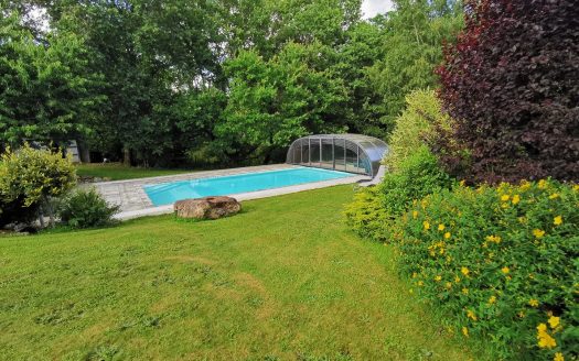 Beautiful traditional house on large enclosed grounds, swimming pool and outbuildings