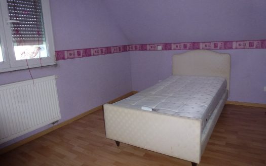 Semi-detached house 4 rooms, garage, garden
