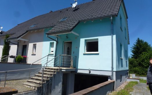 Semi-detached house 4 rooms, garage, garden