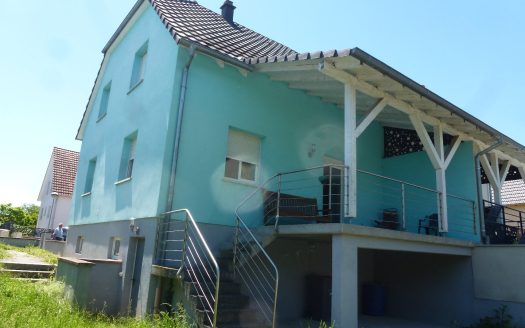 Semi-detached house 4 rooms, garage, garden