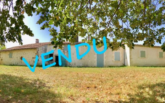 Under offer very beautiful Charentaise stone house to finish renovating of about 290 sqm on wooded land of 5900 sqm