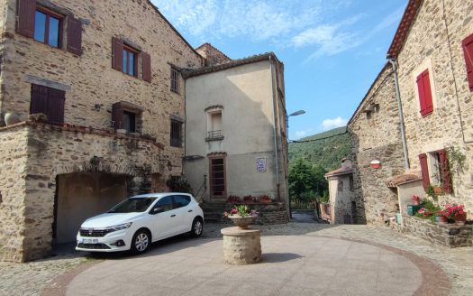 House to renovate with outbuilding