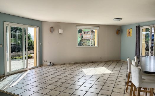 House of 150sqm of living space and 980sqm of land located on the heights of La Grand Croix