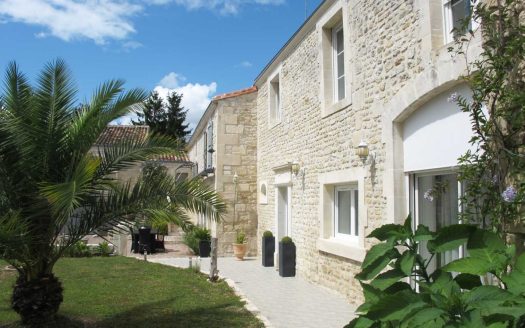 Charentaise longere, 10 rooms, 340 sqm