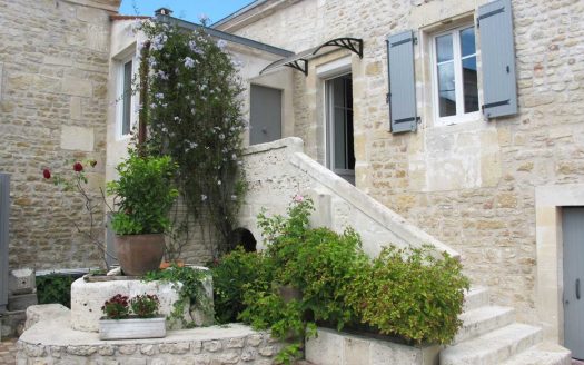 Charentaise longere, 10 rooms, 340 sqm