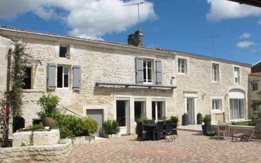 Charentaise longere, 10 rooms, 340 sqm