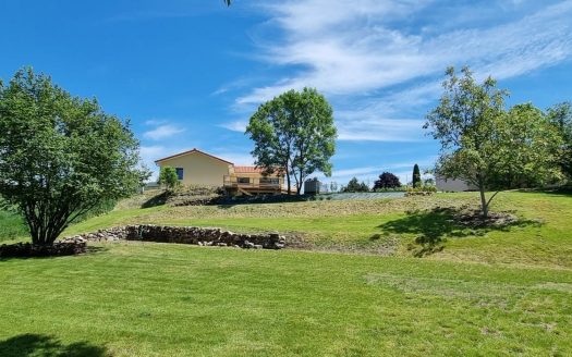 Very pleasant single storey of 138 sqm in rt 2012 on 2382 sqm of land