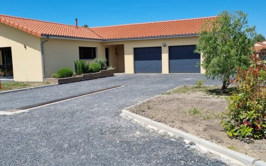 Very pleasant single storey of 138 sqm in rt 2012 on 2382 sqm of land